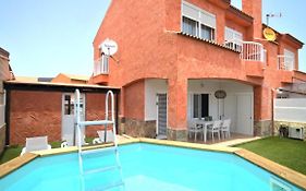 Family Villa Majorera - Fast Wifi, Private Pool, Veranda&Sun Terrace by Holidays Home